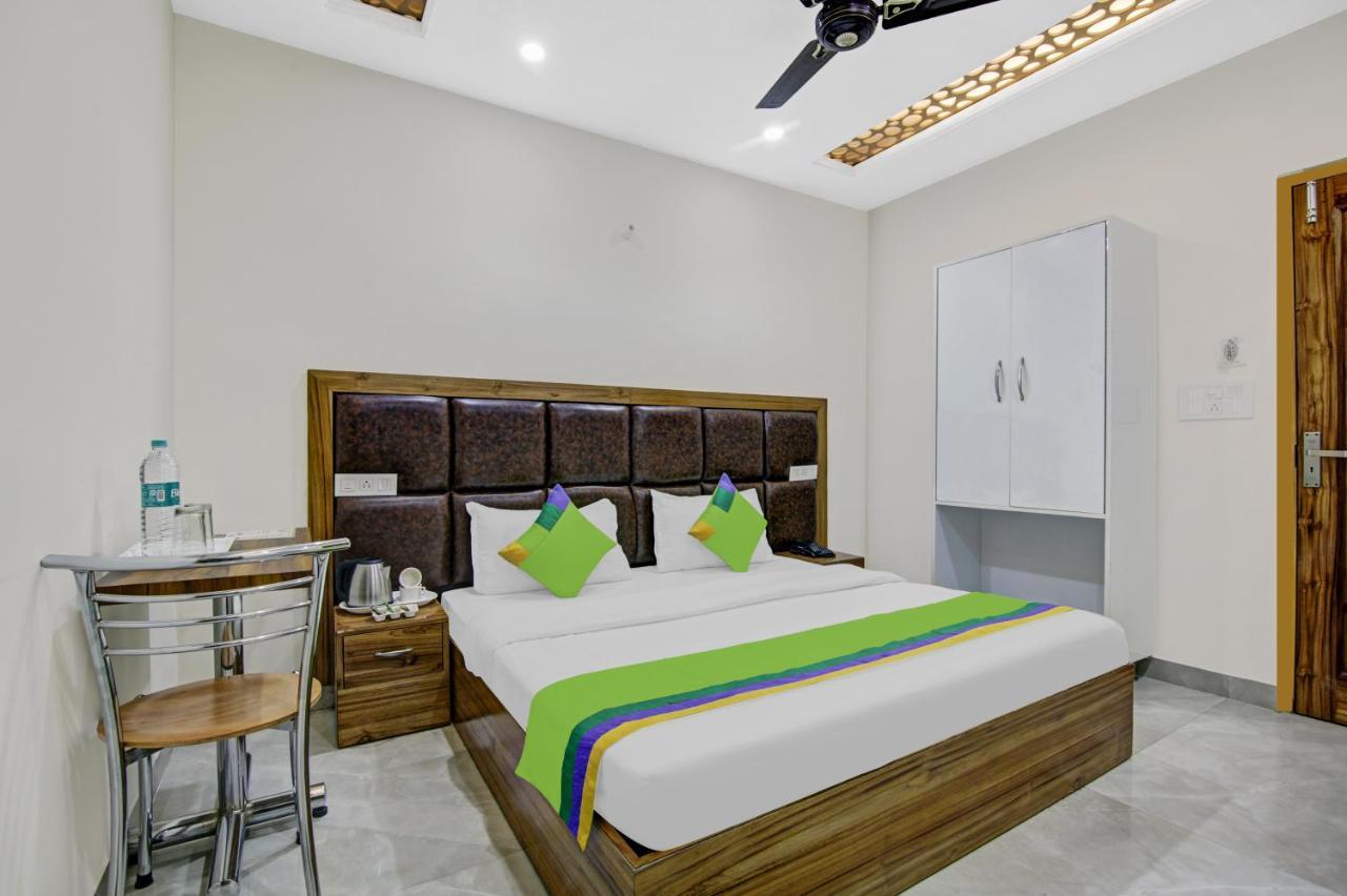 Treebo Royal Salute, Zirakpur Hotel Exterior photo